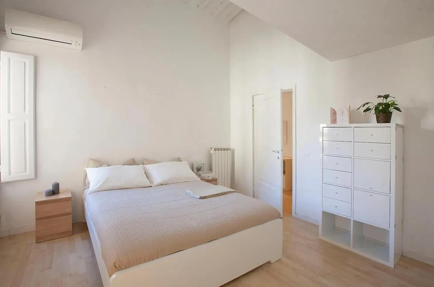 Florence Design Home: Uffizi-Ponte Vecchio Charm