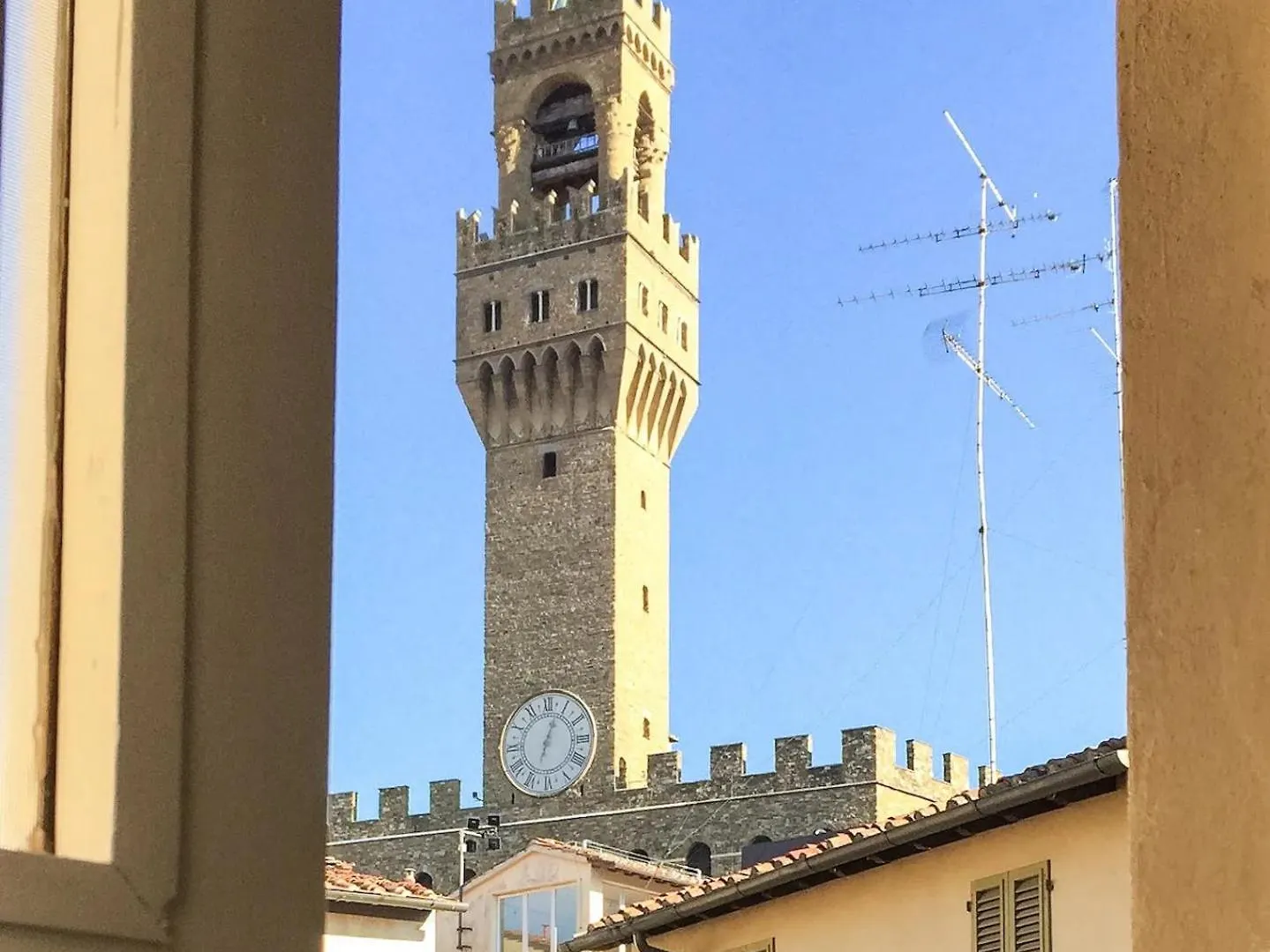 Florence Design Home: Uffizi-Ponte Vecchio Charm Apartment