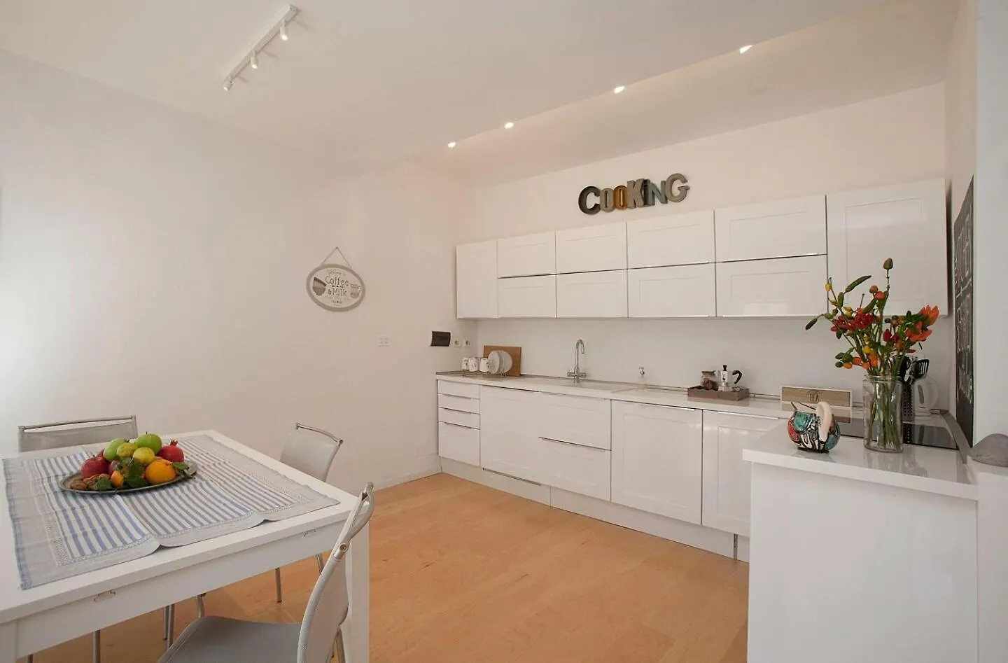 Florence Design Home: Uffizi-Ponte Vecchio Charm Apartment