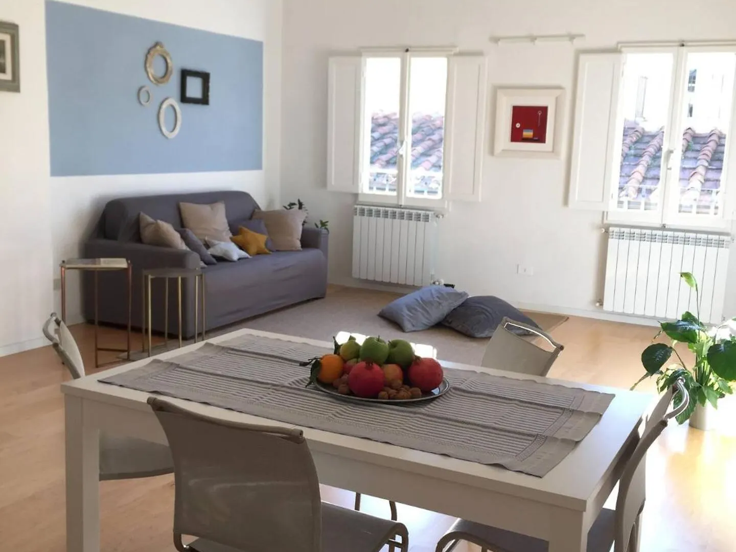 Florence Design Home: Uffizi-Ponte Vecchio Charm Apartment